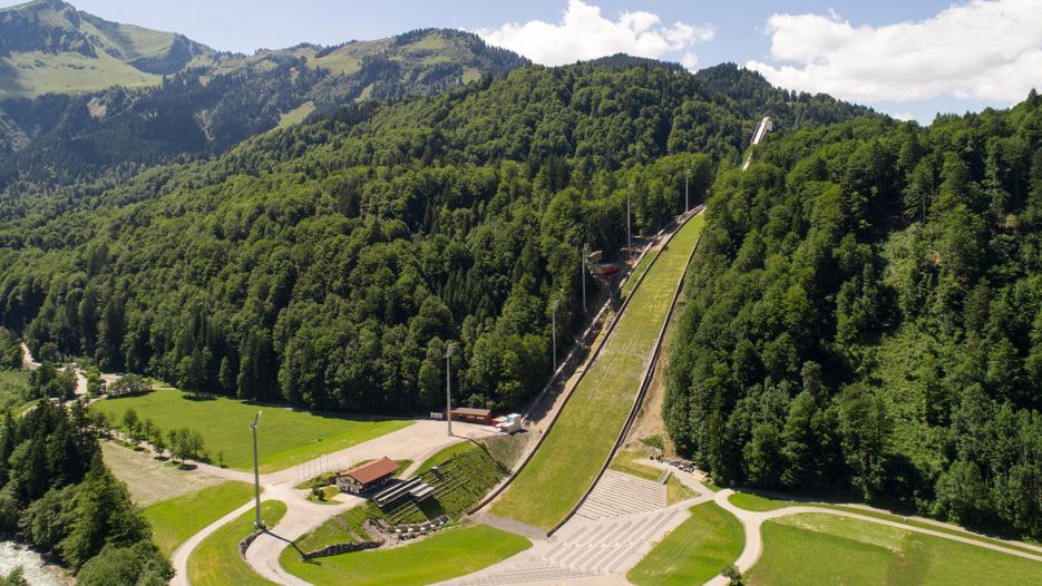 Blick auf die Skiflugschanze in Oberstdorf
